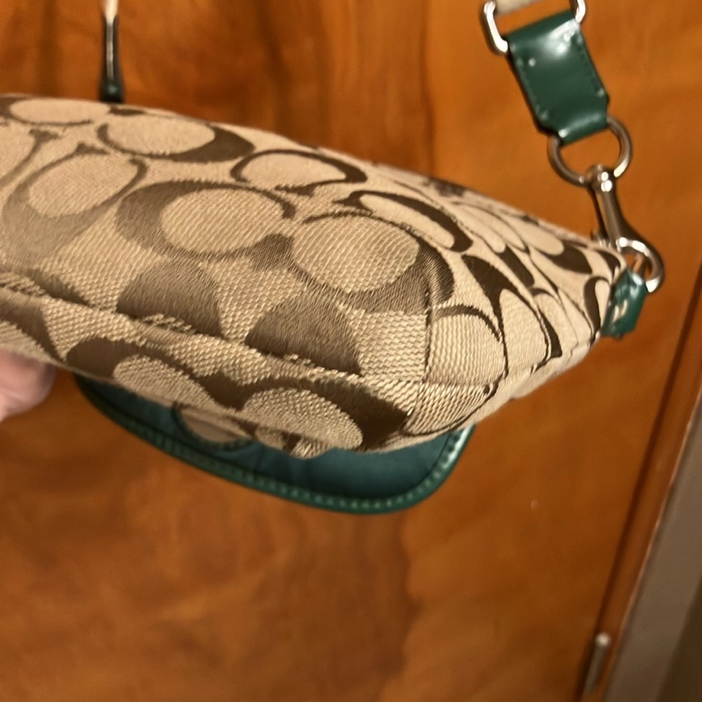 COACH. CROSSBODY WITH GREEN PATENT LEATHER TRIM. NO HANGTAG. SILVER TRIM. EUC - Picture 11 of 13